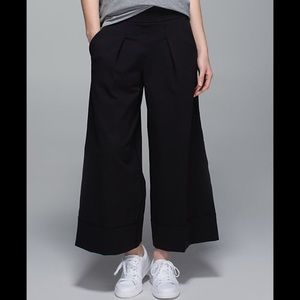 Lululemon For the Yin Culotte Pants sz. 6